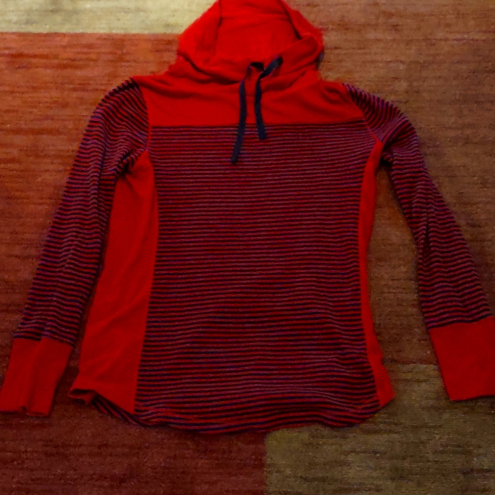 Red and navy ribbed top